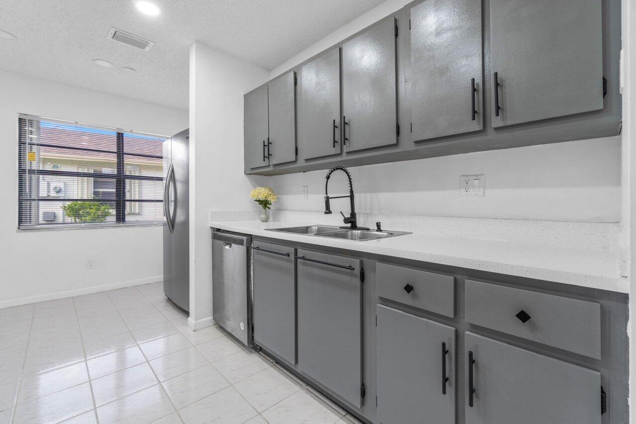 PALM HILL VILLAS UNIT TWO - Residential Lease