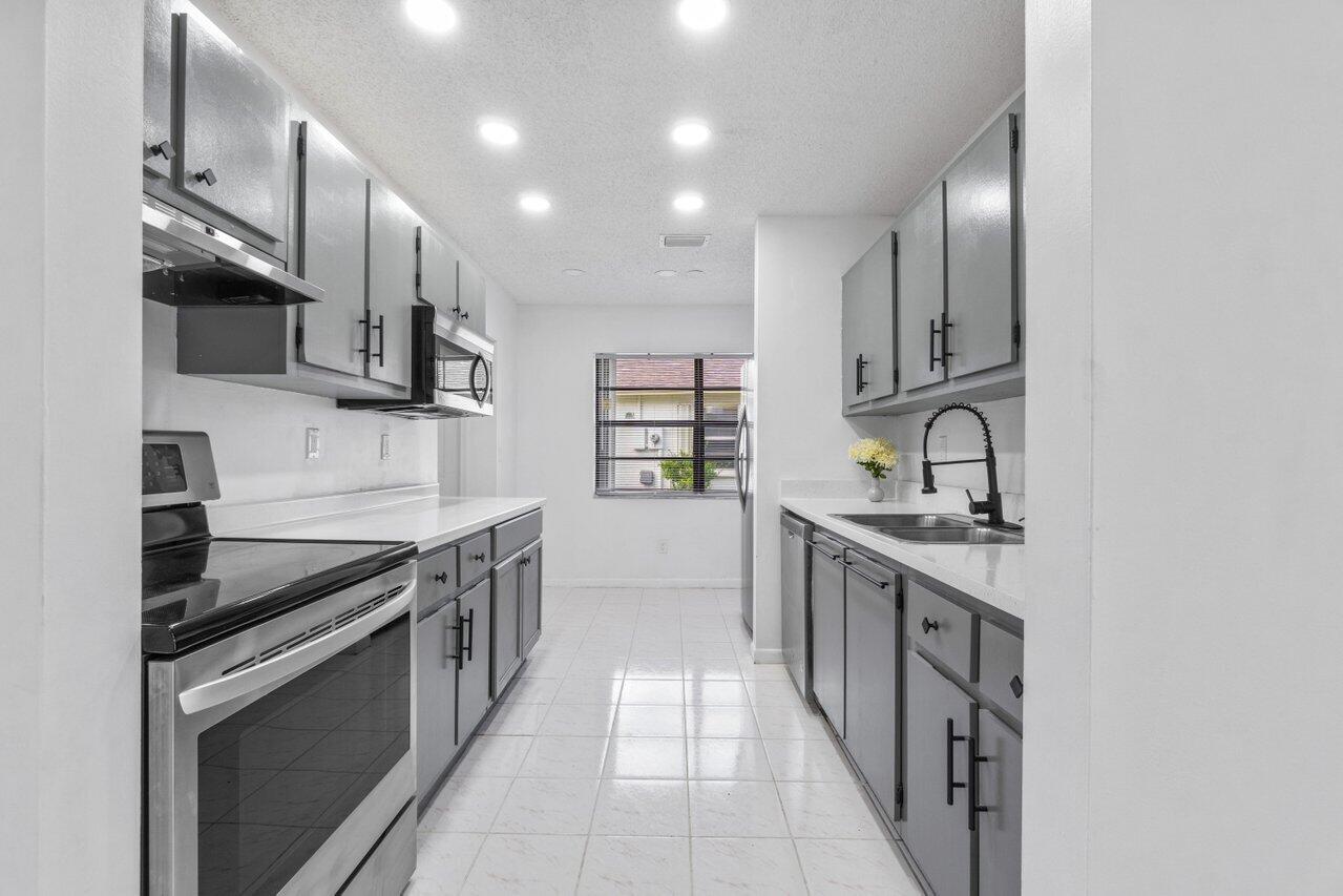 PALM HILL VILLAS UNIT TWO - Residential Lease