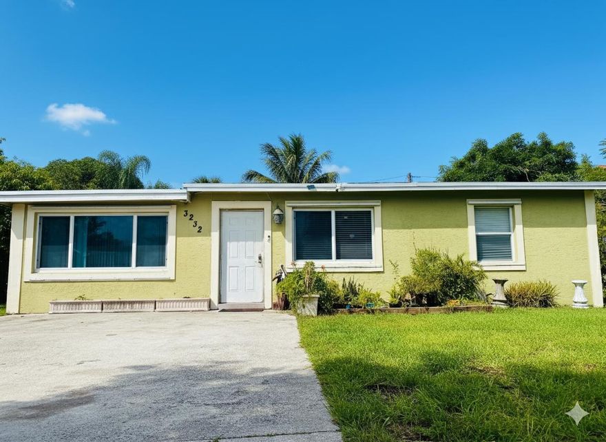 This is a house that counts with an efficiency in place rented for $1500 on RV Parked rented for  $1500 main house potential rent of $2500 (Is 4 bedrooms 1 bath room) Situated in desirable busy location. NOT A TRIPLEX BUT 3 INCOME SOURCES