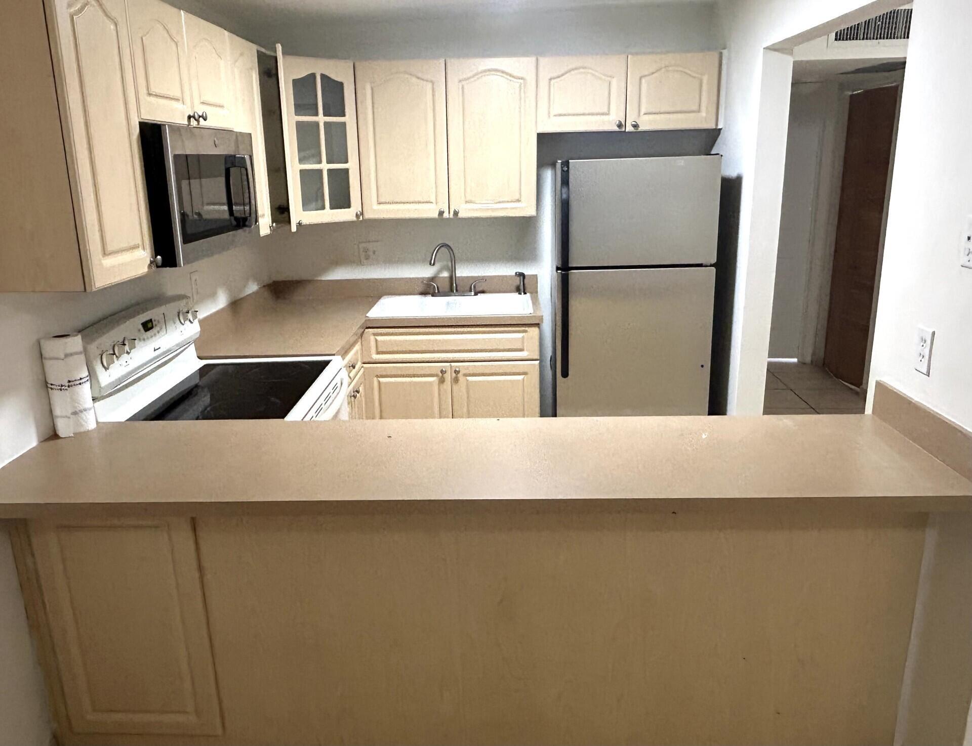 VILLAGE GREEN 4 CONDO - Residential Lease
