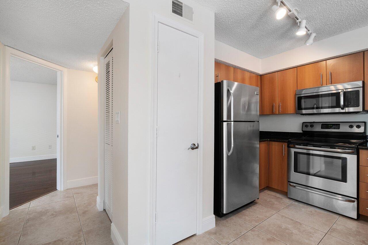 BAHIA AT DELRAY CONDO - Residential Lease