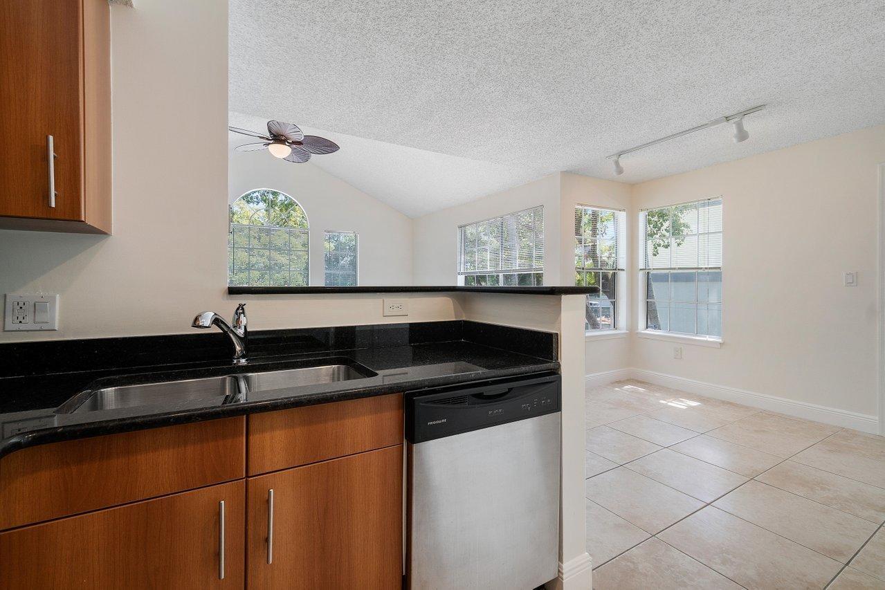 BAHIA AT DELRAY CONDO - Residential Lease