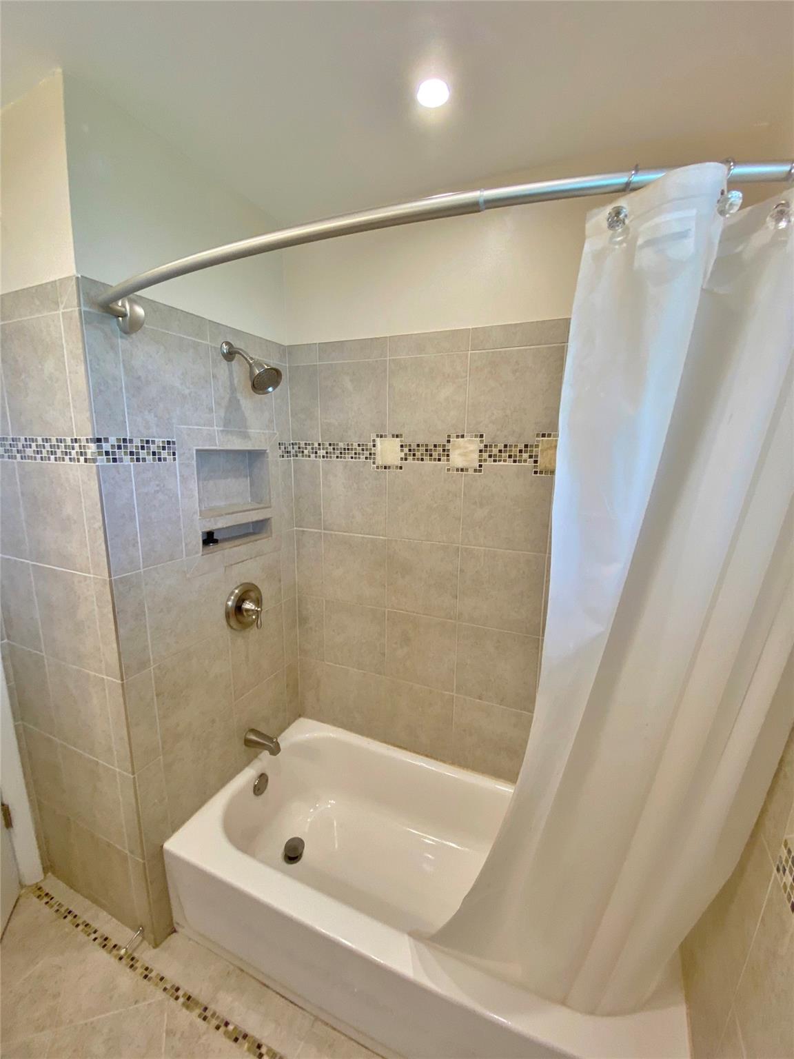 Oak Hills Condo - Residential Lease