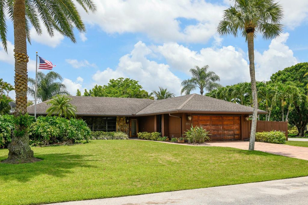 Photo of 4160 Cedar Avenue, Palm Beach Gardens, FL 33410 (MLS # R11099554)