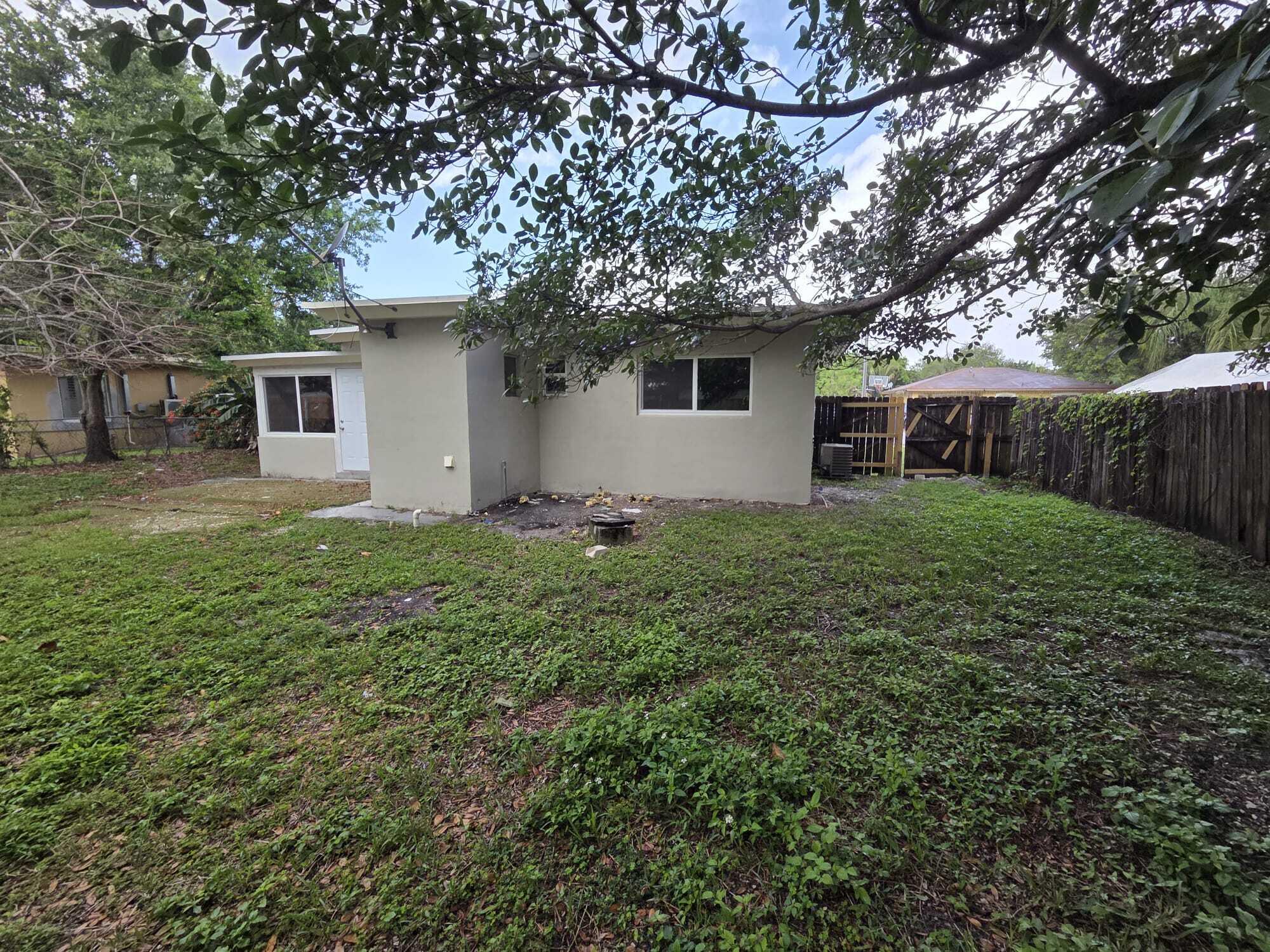 PLAYLAND COUNTRY ESTATES - Residential Lease