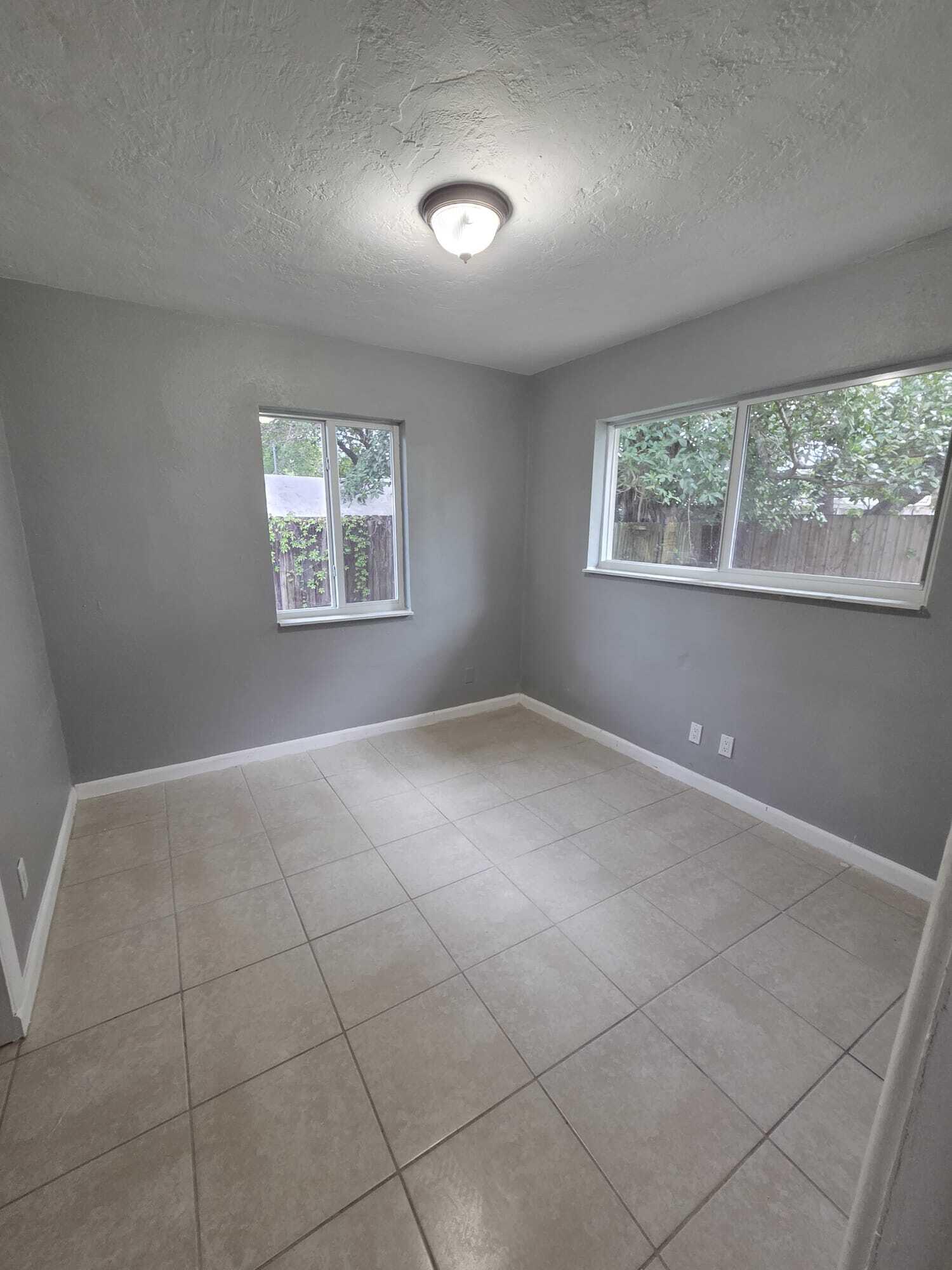 PLAYLAND COUNTRY ESTATES - Residential Lease