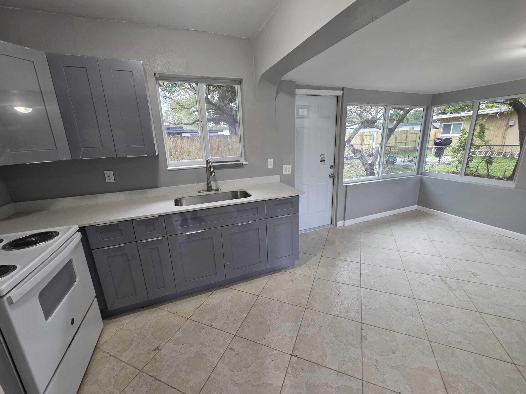 PLAYLAND COUNTRY ESTATES - Residential Lease