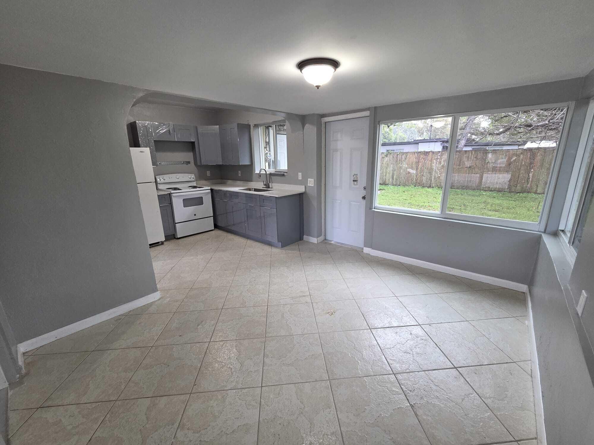 PLAYLAND COUNTRY ESTATES - Residential Lease