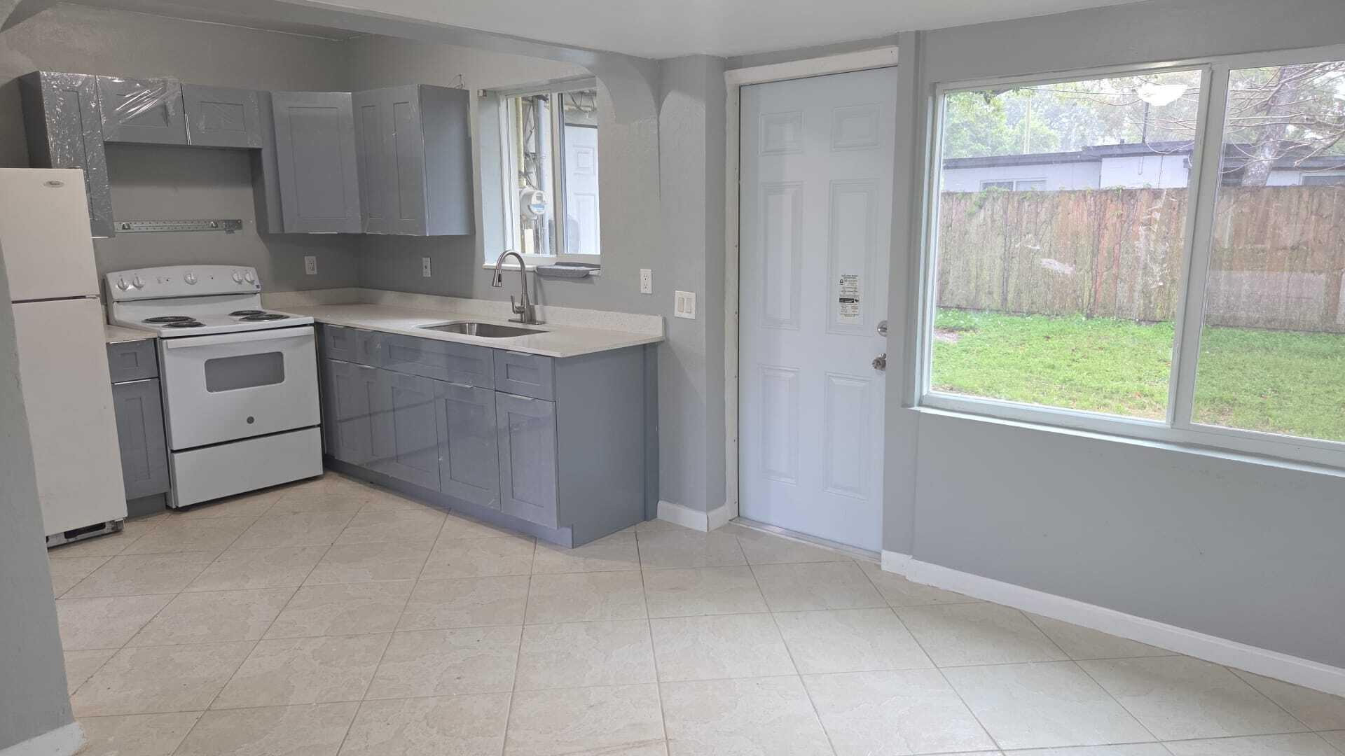 PLAYLAND COUNTRY ESTATES - Residential Lease