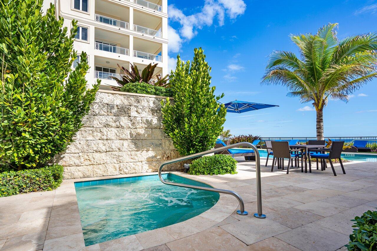 VILLAS AT 4001 NORTH OCEAN CONDO - Residential