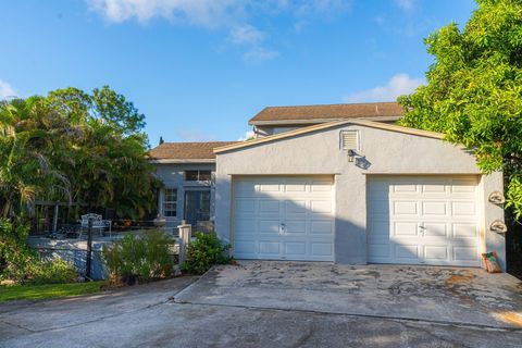 A home in Loxahatchee