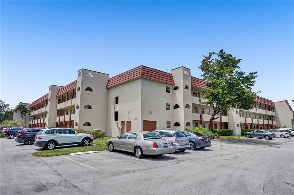 SUNRISE LAKES PHASE 1 - Residential