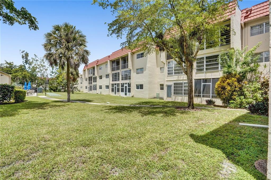 SUNRISE LAKES PHASE 1 - Residential