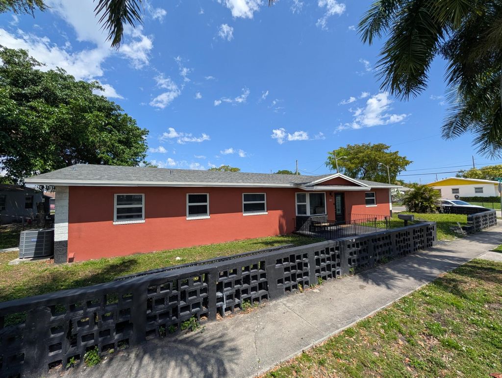 Photo of 602 SW 1st Street, Dania Beach, FL 33004 (MLS # B26002715)