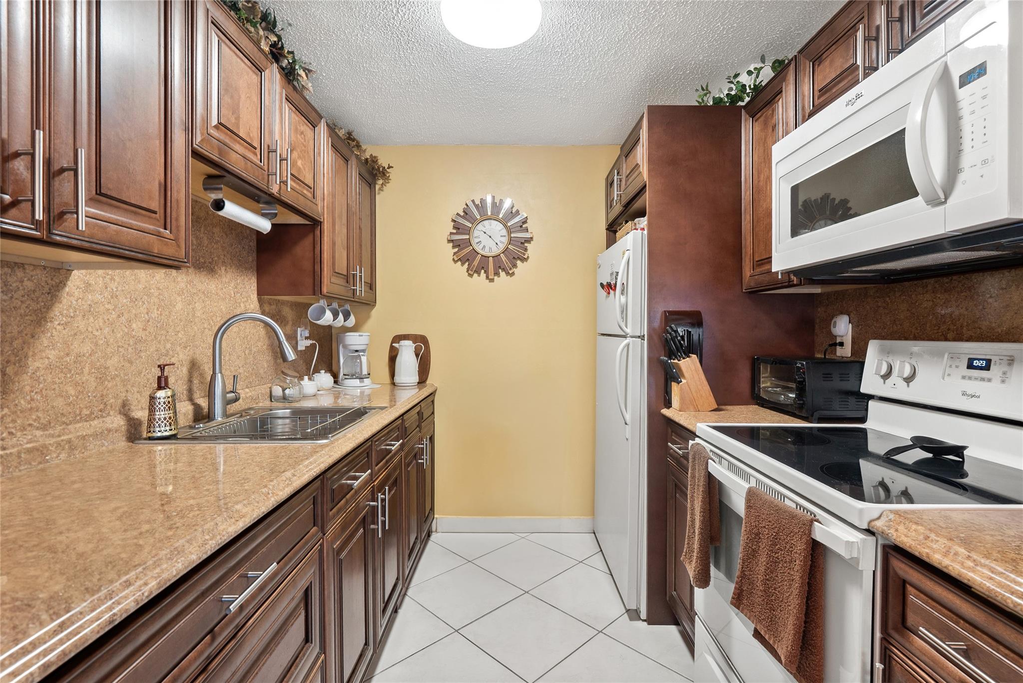 2059 Newport N 2059