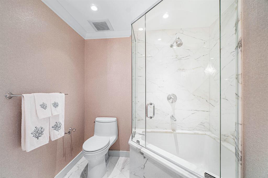 TWO THOUSAND CONDO - Residential