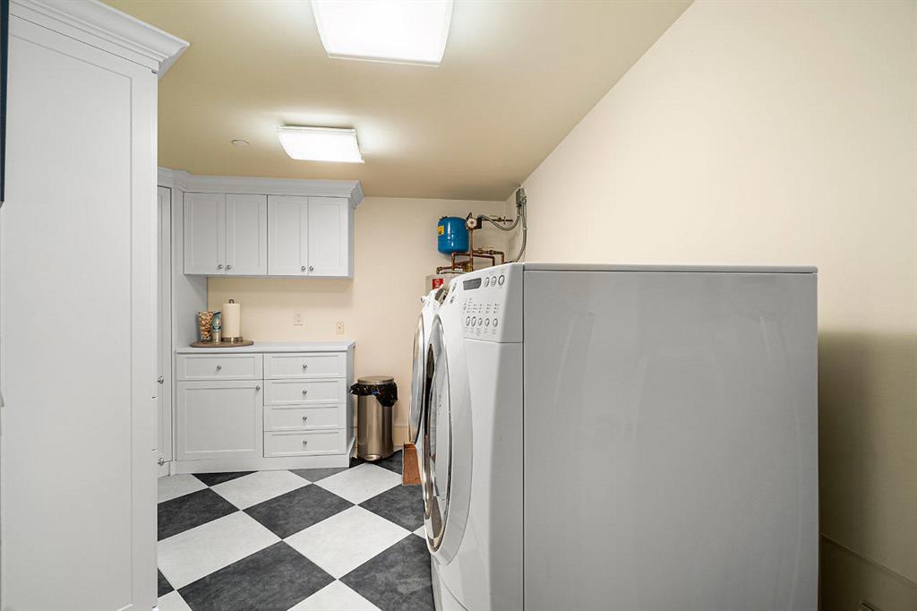 TWO THOUSAND CONDO - Residential