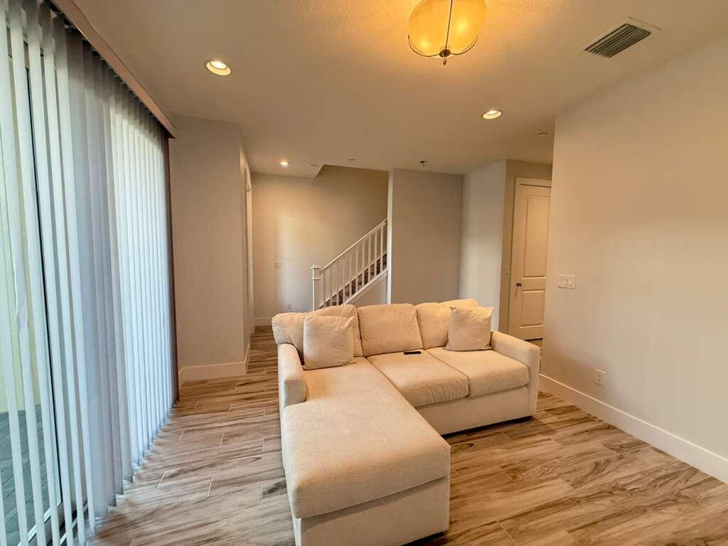 ALTON NEIGHBORHOOD - Residential Lease