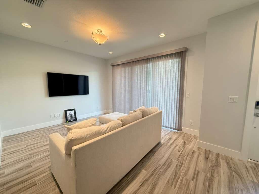 ALTON NEIGHBORHOOD - Residential Lease