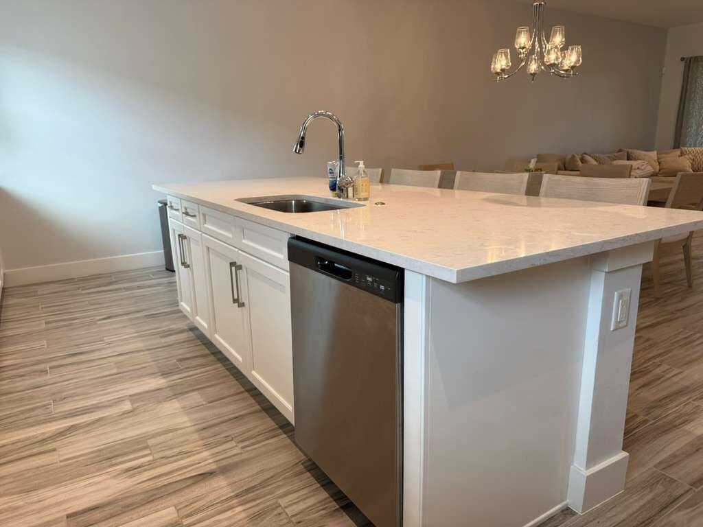 ALTON NEIGHBORHOOD - Residential Lease