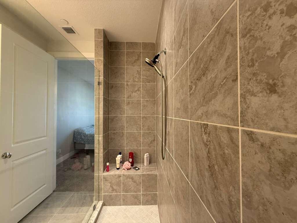 ALTON NEIGHBORHOOD - Residential Lease