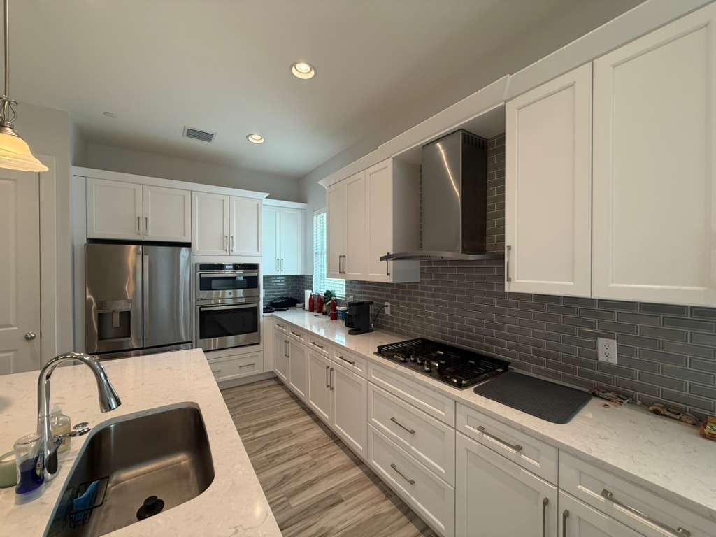 ALTON NEIGHBORHOOD - Residential Lease