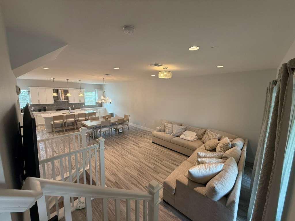 ALTON NEIGHBORHOOD - Residential Lease