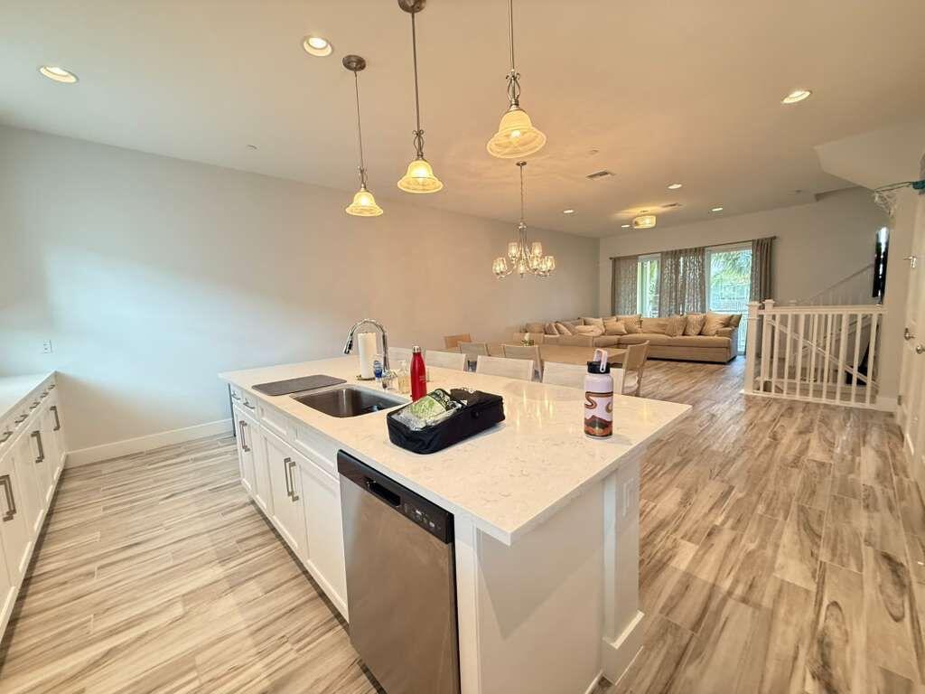 ALTON NEIGHBORHOOD - Residential Lease