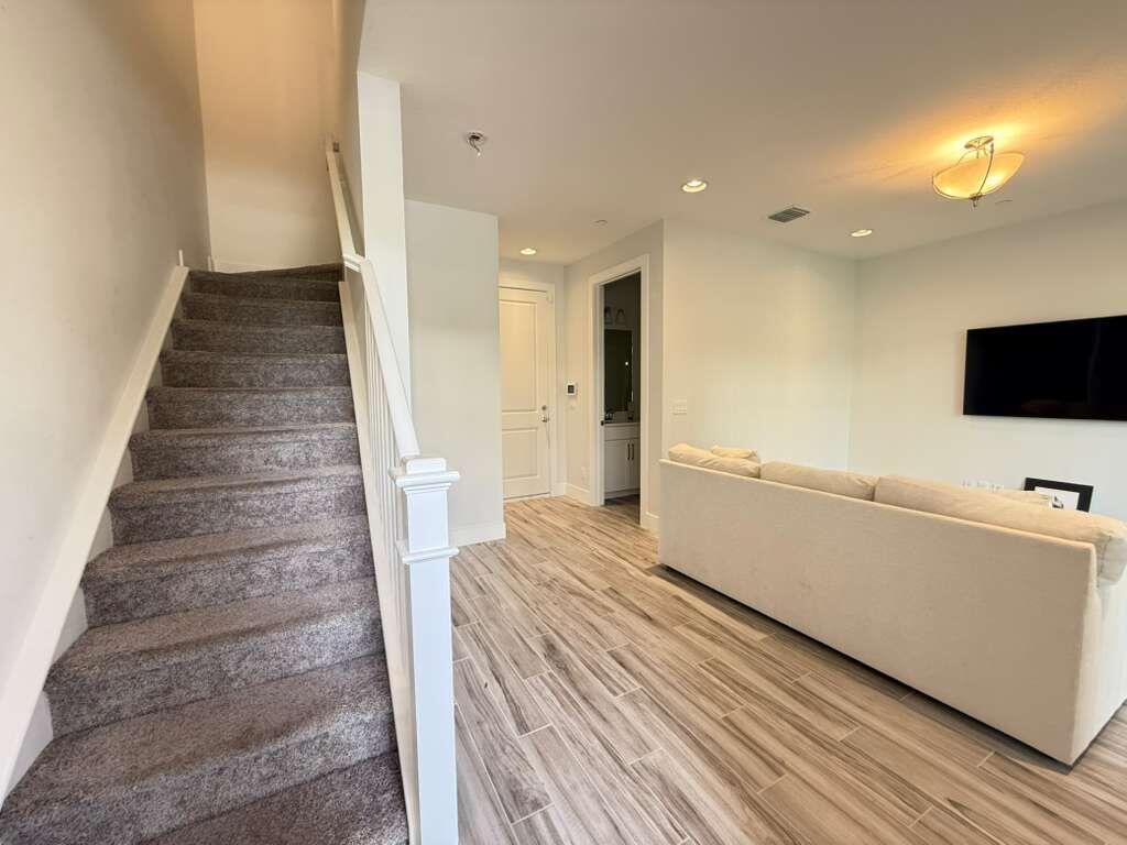 ALTON NEIGHBORHOOD - Residential Lease