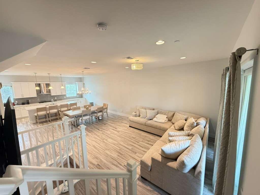 ALTON NEIGHBORHOOD - Residential Lease