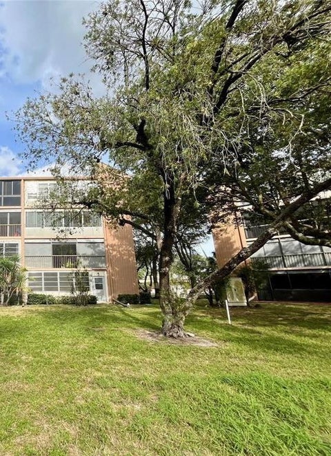 Tiny photo for 7320 Lake Circle Drive #101, Margate, FL 33063 (MLS # F10514198)