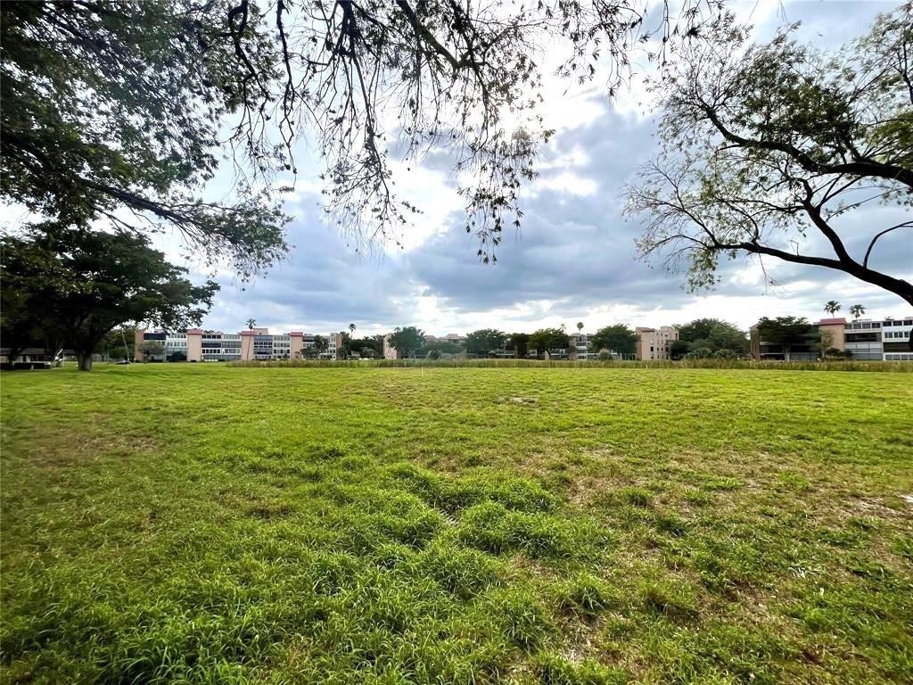 Palm Lakes - Residential