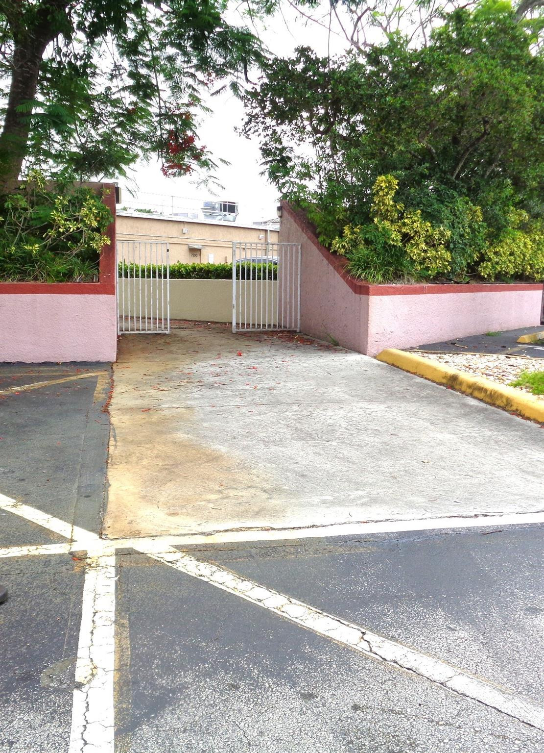 Palm Lakes - Residential