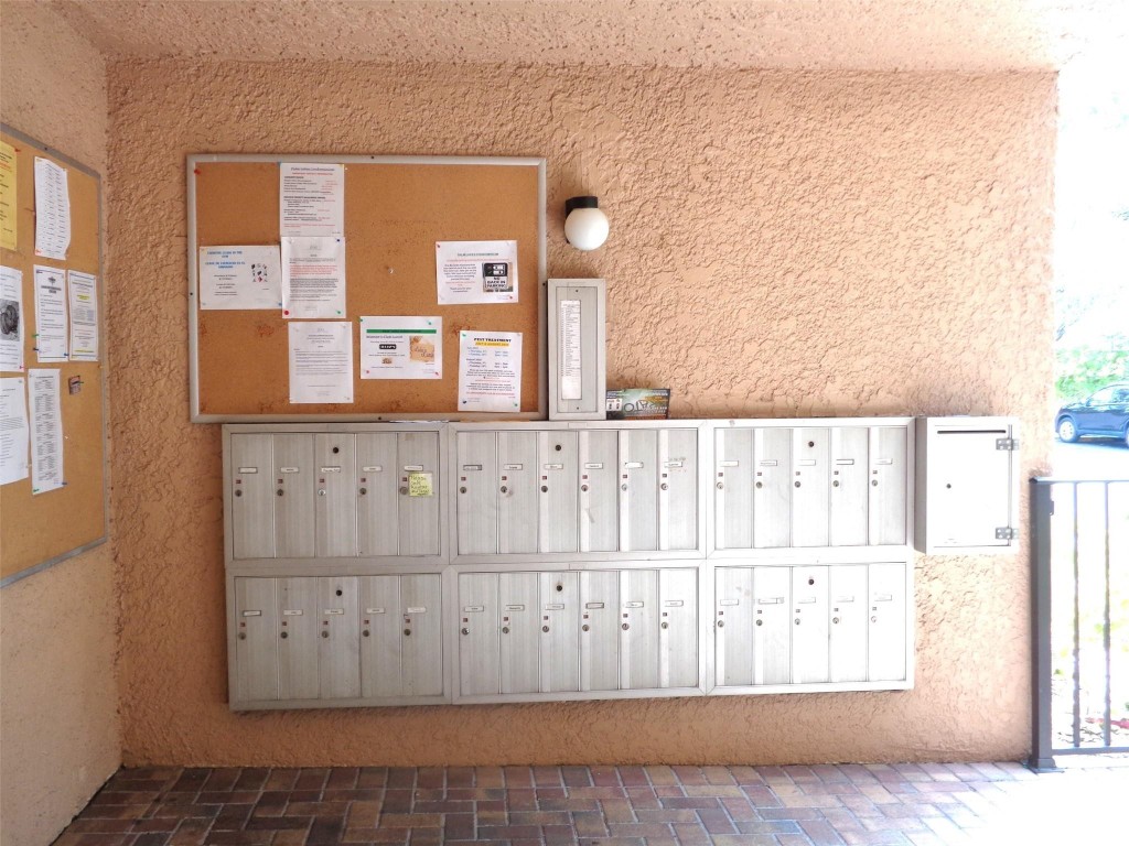 Palm Lakes - Residential