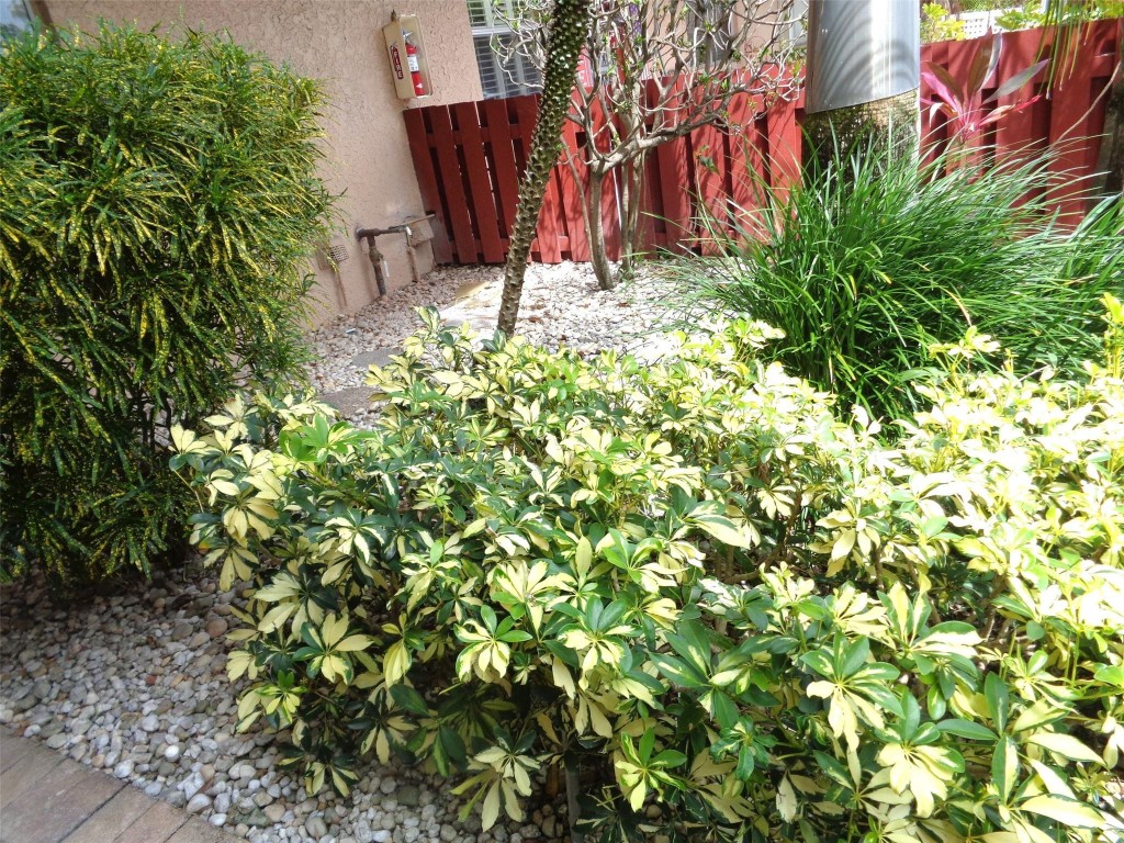 Palm Lakes - Residential