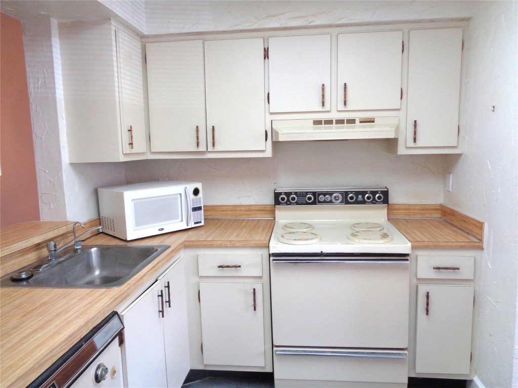 Palm Lakes - Residential