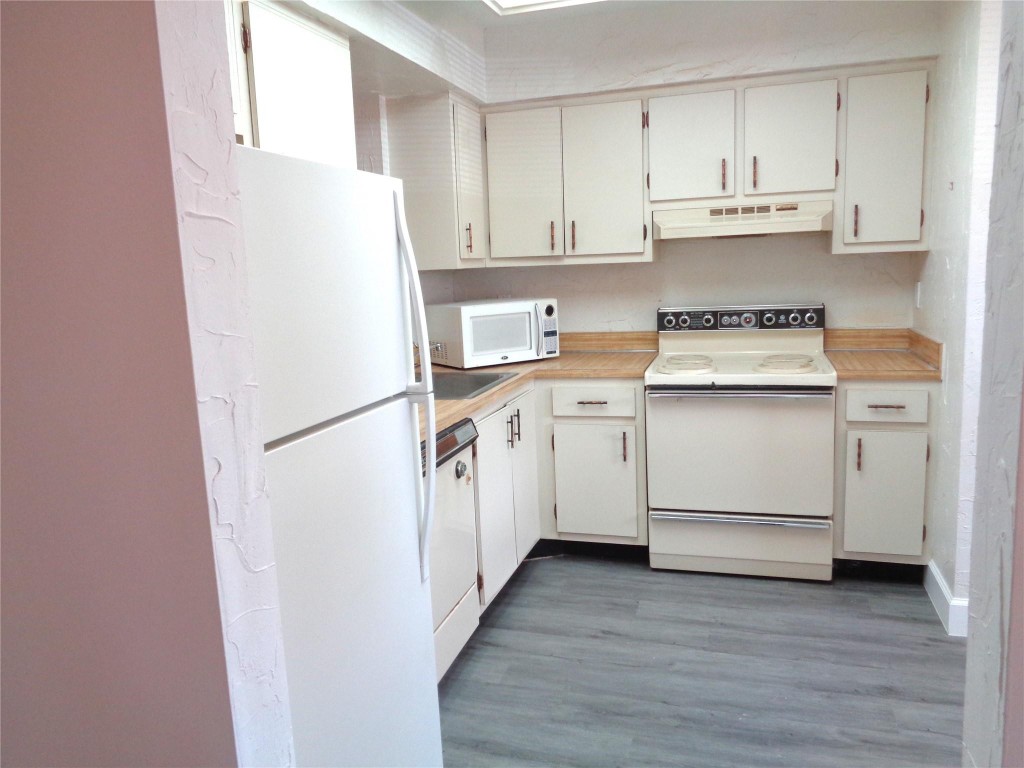 Palm Lakes - Residential