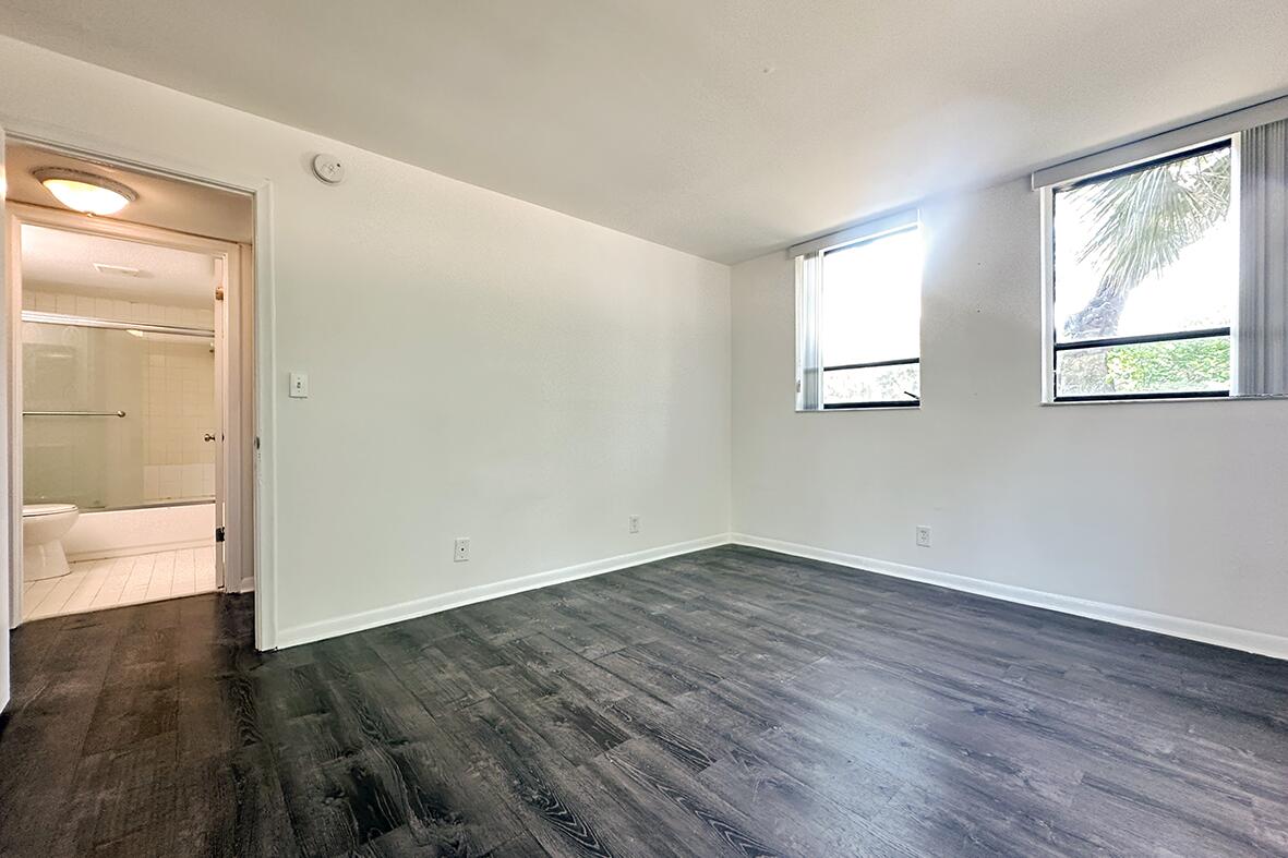 PRESIDENTIAL GOLFVIEW CONDO - Residential