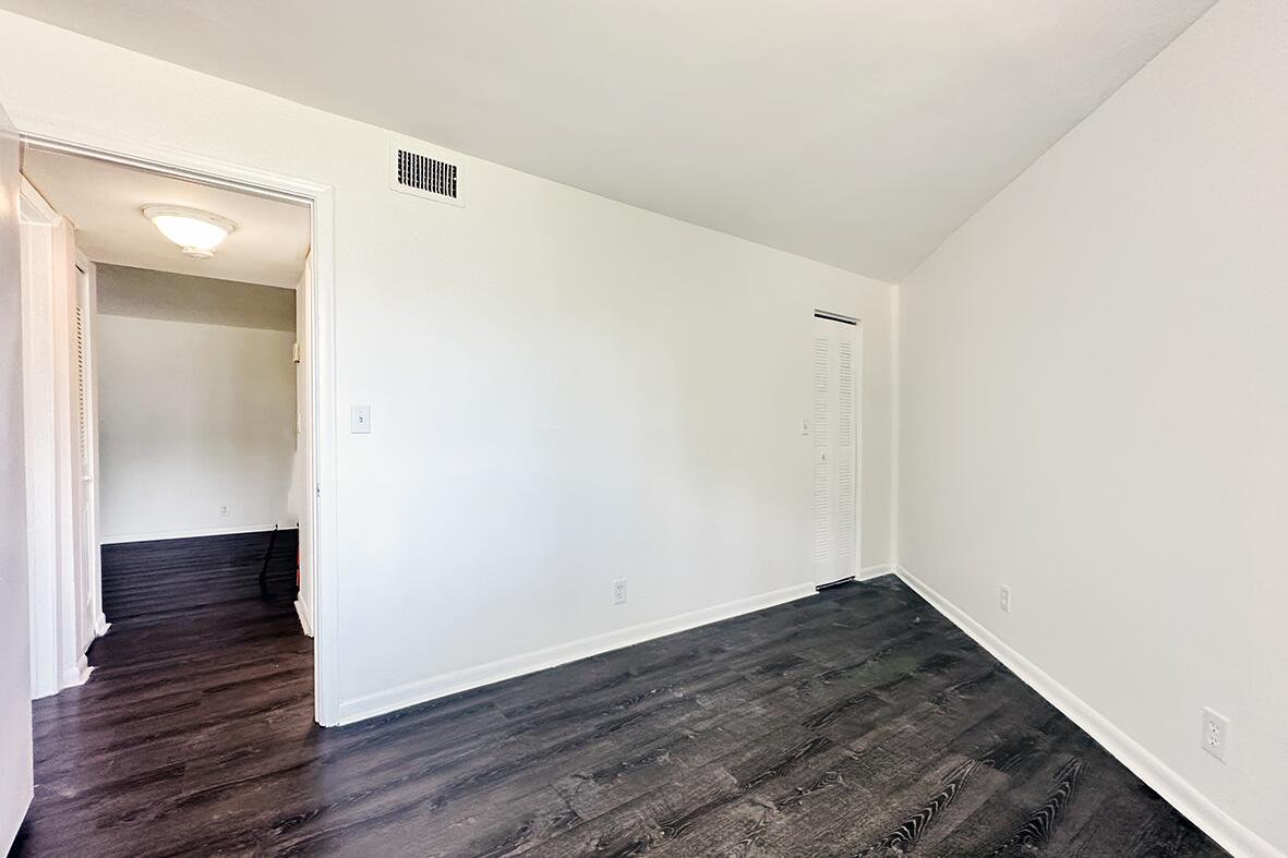 PRESIDENTIAL GOLFVIEW CONDO - Residential