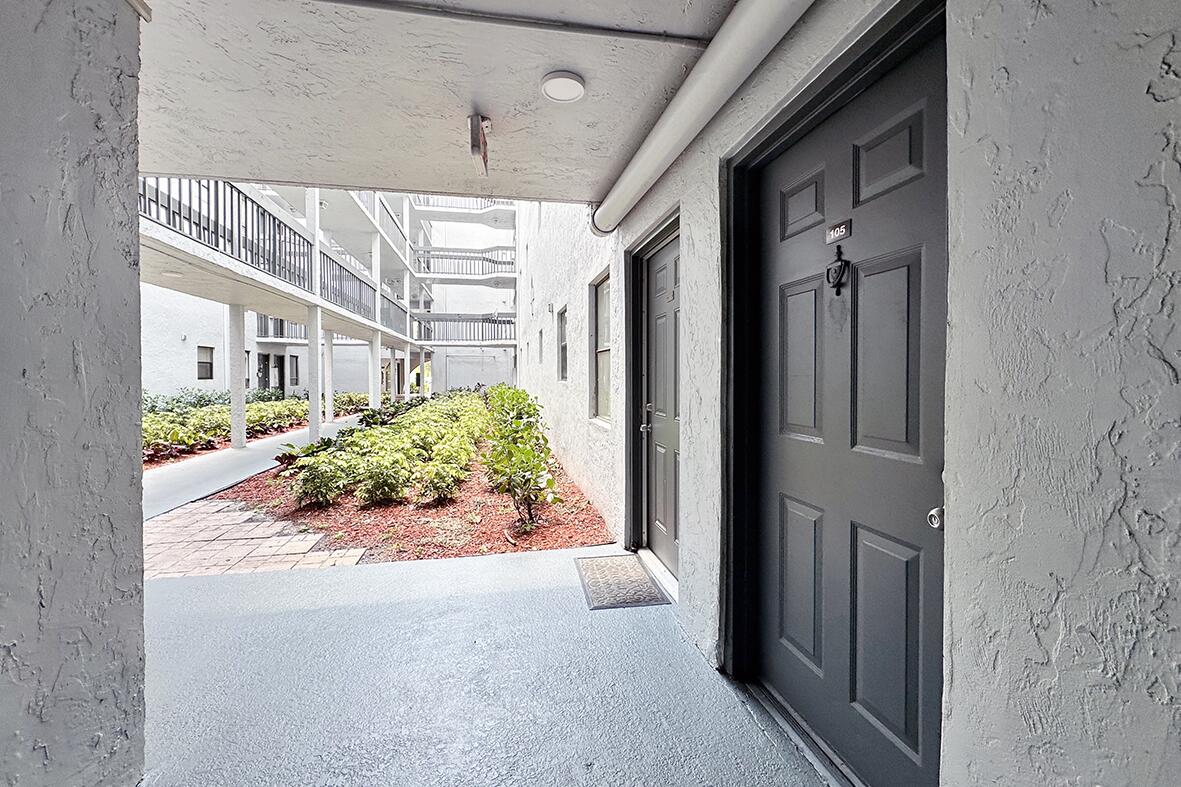 PRESIDENTIAL GOLFVIEW CONDO - Residential