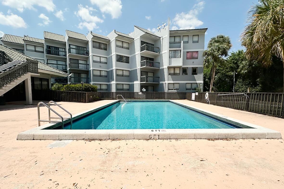 PRESIDENTIAL GOLFVIEW CONDO - Residential