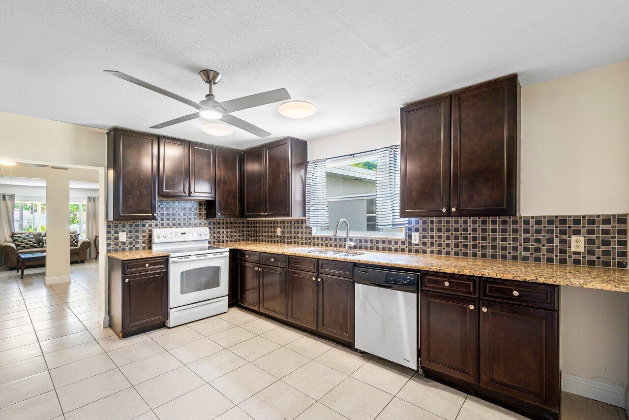 NICHOLS 1ST ADD TO DELRAY - Residential Lease