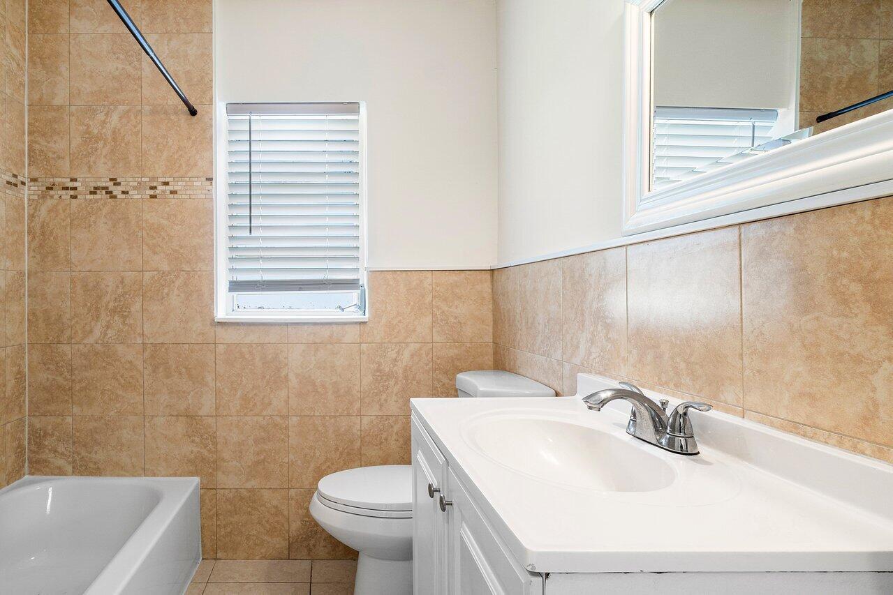 NICHOLS 1ST ADD TO DELRAY - Residential Lease