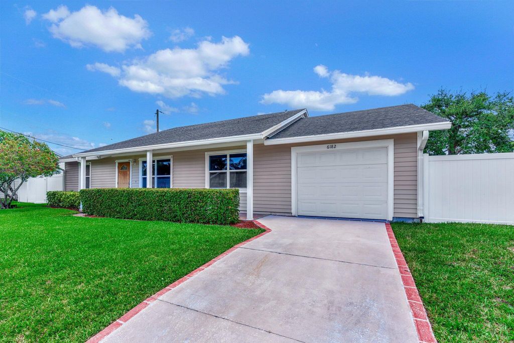 Photo of 6182 Dimond Street, Jupiter, FL 33458 (MLS # R10998407)