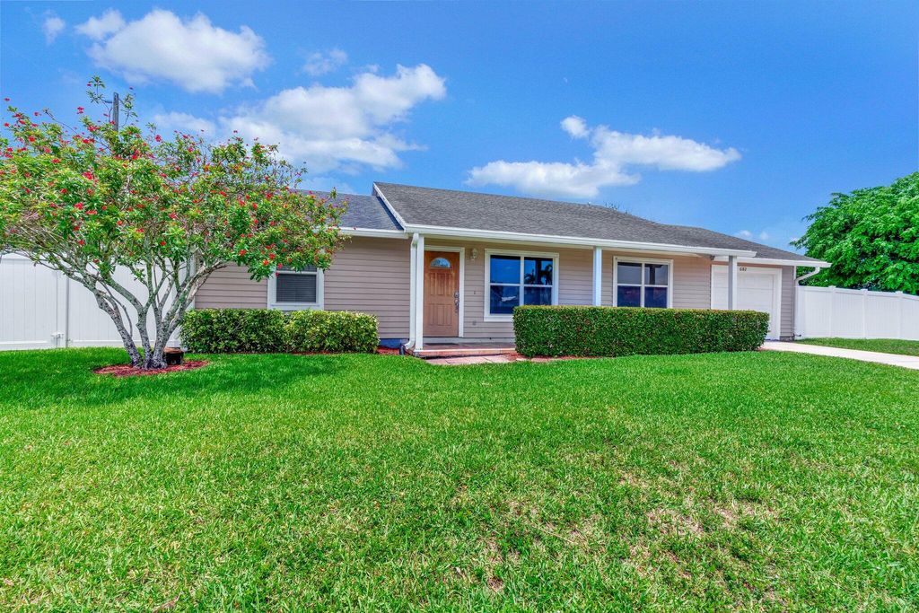 Photo of 6182 Dimond Street, Jupiter, FL 33458 (MLS # R10998407)