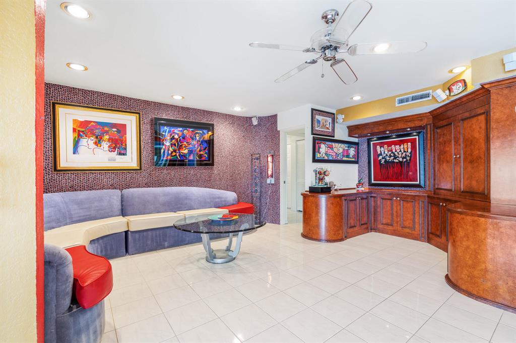 VENETIAN ISLES 1ST SEC - Residential