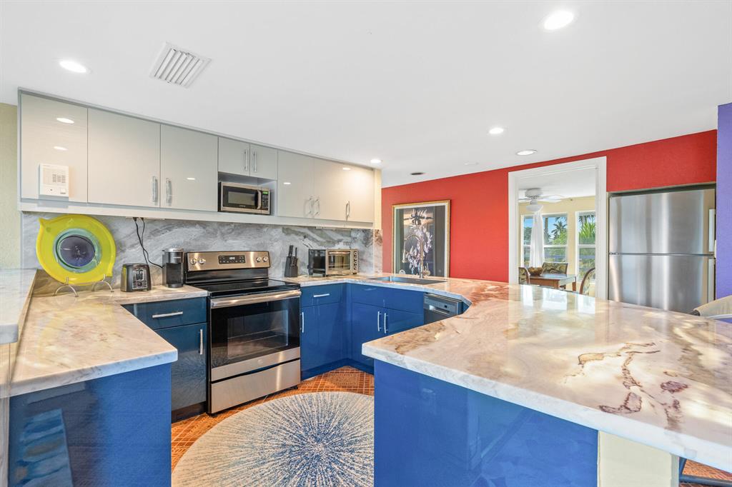 VENETIAN ISLES 1ST SEC - Residential