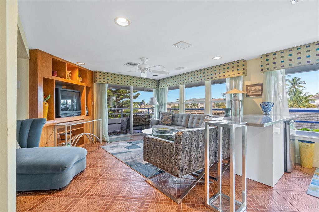 VENETIAN ISLES 1ST SEC - Residential