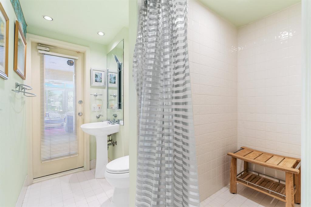 VENETIAN ISLES 1ST SEC - Residential