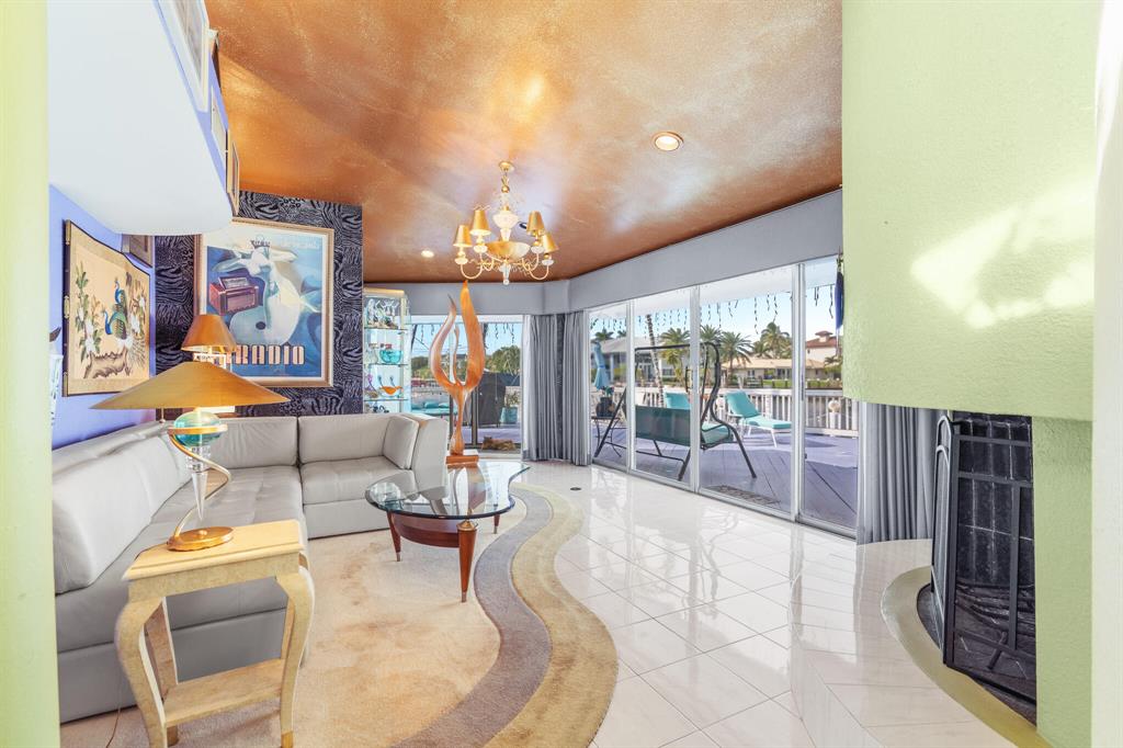 VENETIAN ISLES 1ST SEC - Residential